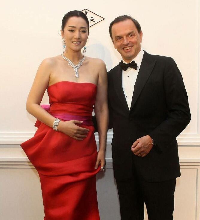 巩俐新加坡国籍为什么还要自称中国演员