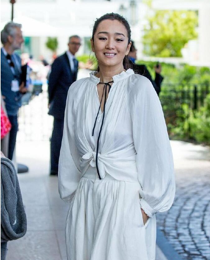 巩俐新加坡国籍为什么还要自称中国演员