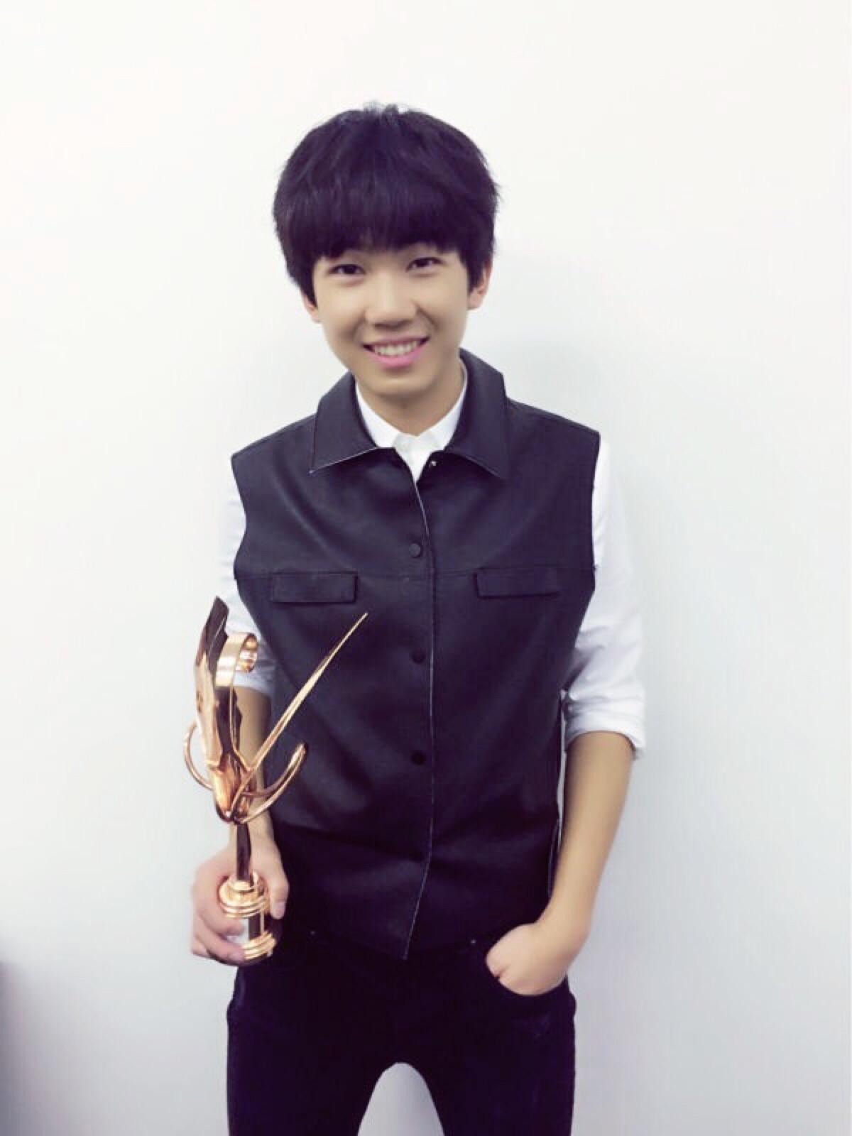 白举纲砸谢霆锋事件原因(白举纲扔耳机给谢霆锋)