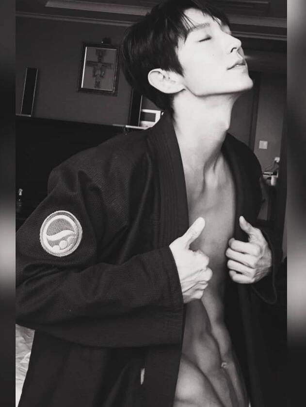 李准基的乳距为什么这么近是p的图吗