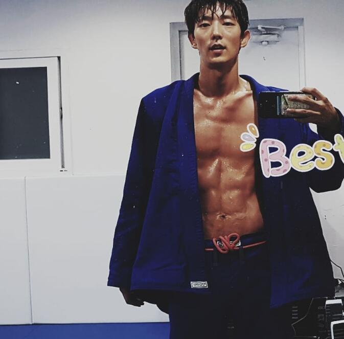 李准基的乳距为什么这么近是p的图吗