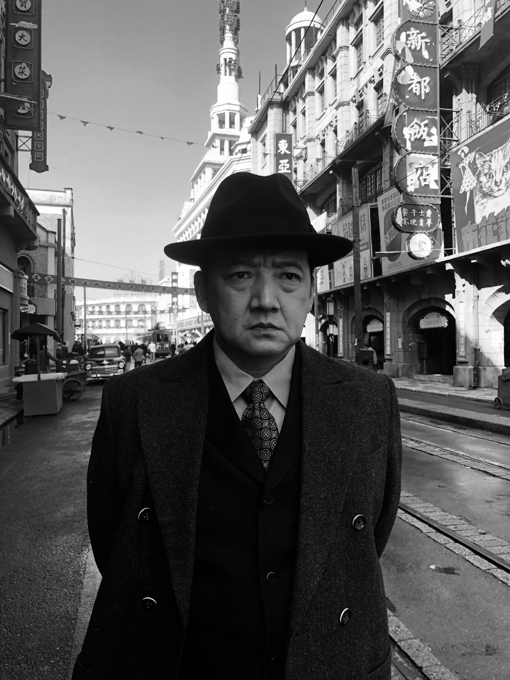 王砚辉九孔长的好像一个人