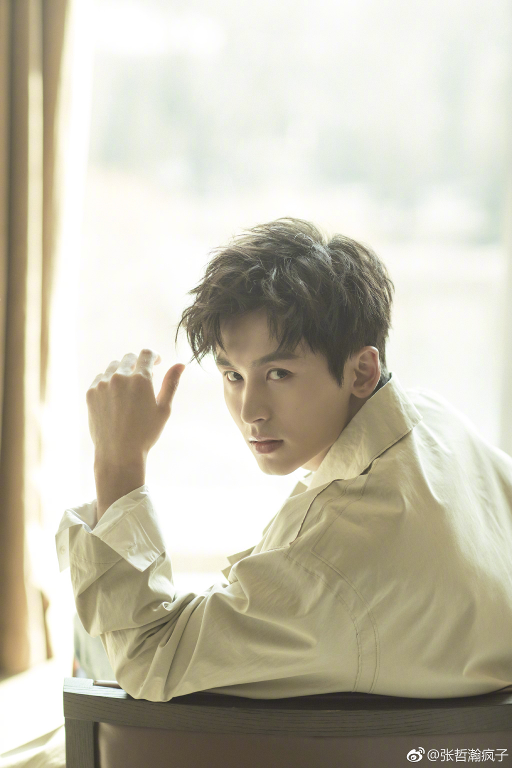 张哲瀚签约于正几年?张哲瀚杨紫是情侣吗 张哲瀚签约于正几年?张哲瀚杨紫是情侣吗