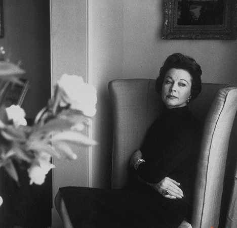 费雯丽与赫本谁更美哪个好看(赫本,费雯丽,泰勒谁更美)