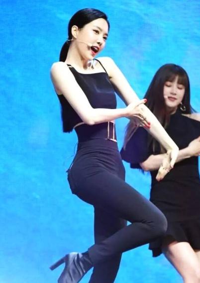 朴初珑为什么叫朴草靓、珑特勒