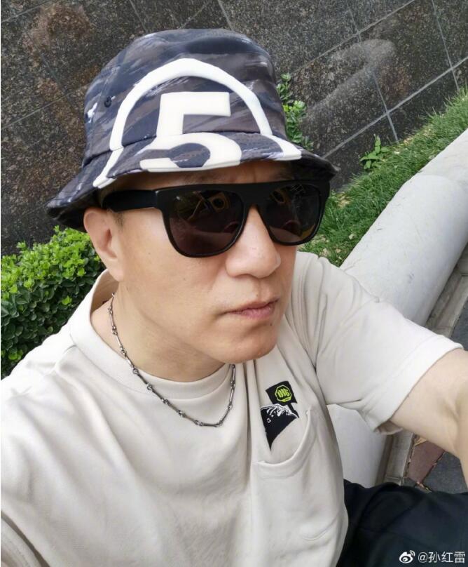 姚晨敲门孙红雷是真的假的(姚晨敲孙红雷房门)