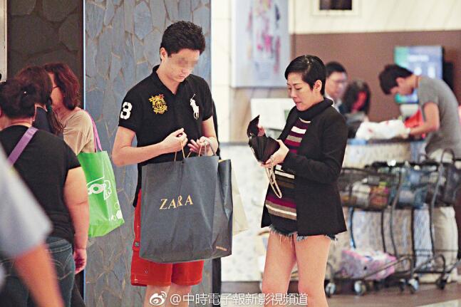 关淑怡露宿街头图片真的假的