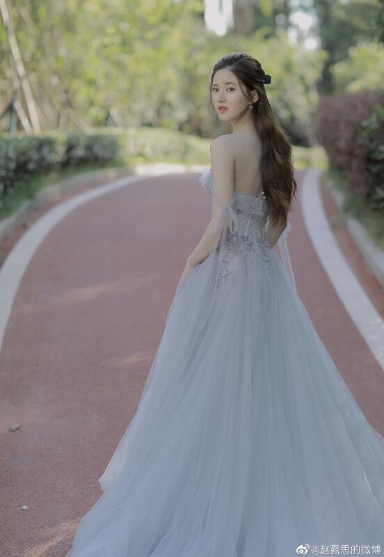 赵露思家里有钱是富二代吗(赵露思个人资料是富二代吗)