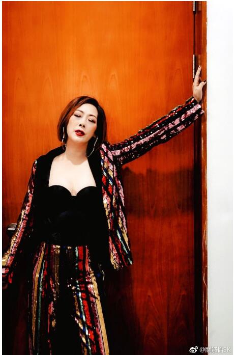 关淑怡露宿街头图片真的假的