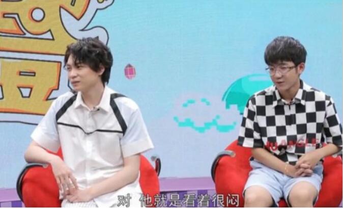 毛不易廖俊涛机场舌吻真的假的