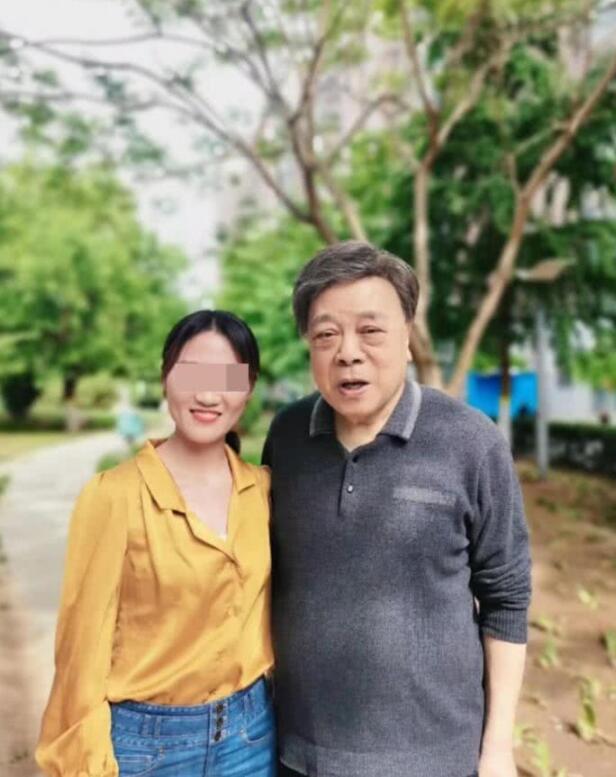 赵忠祥年轻时是不是秃顶