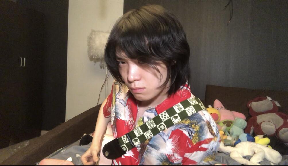 毛不易廖俊涛机场舌吻真的假的