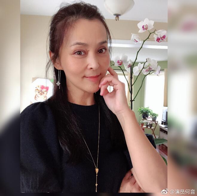 何音年轻时真漂亮照片(何老师年轻时的照片)