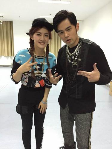 陈梓童和周杰伦接吻照片(陈梓童和周杰伦合唱) 陈梓童和周杰伦接吻照片(陈梓童和周杰伦合唱)