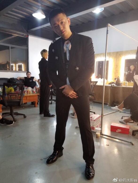 药水哥是不是脑子有病(药水哥犯病) 药水哥是不是脑子有病(药水哥犯病)