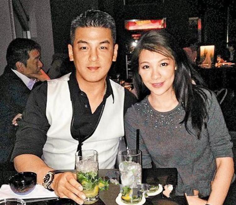 林若亚抹胸装扮照片