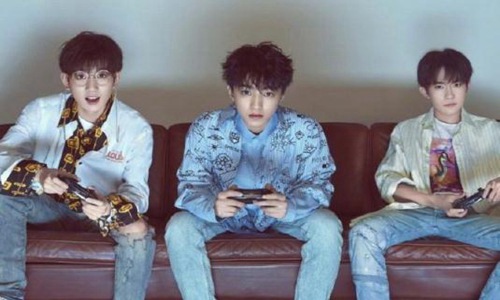 TFBOYS解散是真的还是谣言(网传TFBOYS解散?经纪公司辟谣:传闻与事实不符)