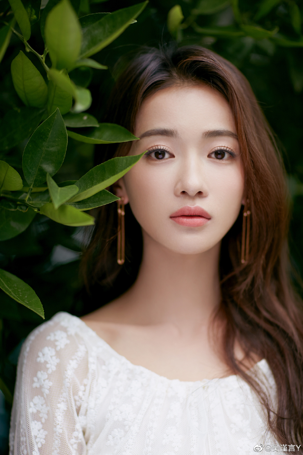 吴谨言为什么叫眉毛小姐、卫龙女孩