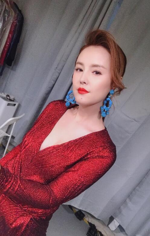 王紫凝为什么叫钢牙？她和王紫菲什么关系