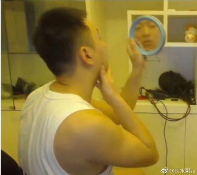 药水哥是不是脑子有病(药水哥犯病) 药水哥是不是脑子有病(药水哥犯病)