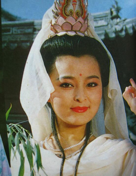 何音年轻时真漂亮照片(何老师年轻时的照片)