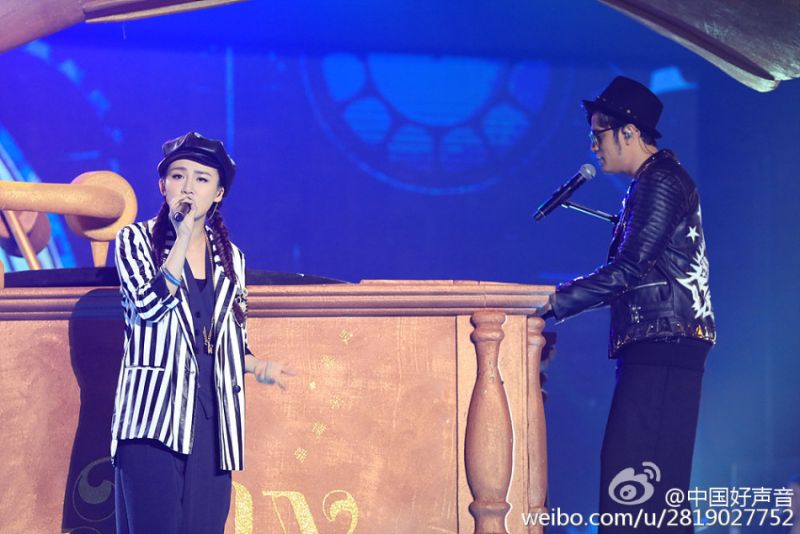 陈梓童和周杰伦接吻照片(陈梓童和周杰伦合唱) 陈梓童和周杰伦接吻照片(陈梓童和周杰伦合唱)