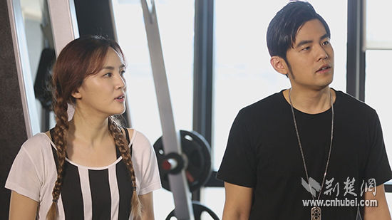 陈梓童和周杰伦接吻照片(陈梓童和周杰伦合唱) 陈梓童和周杰伦接吻照片(陈梓童和周杰伦合唱)