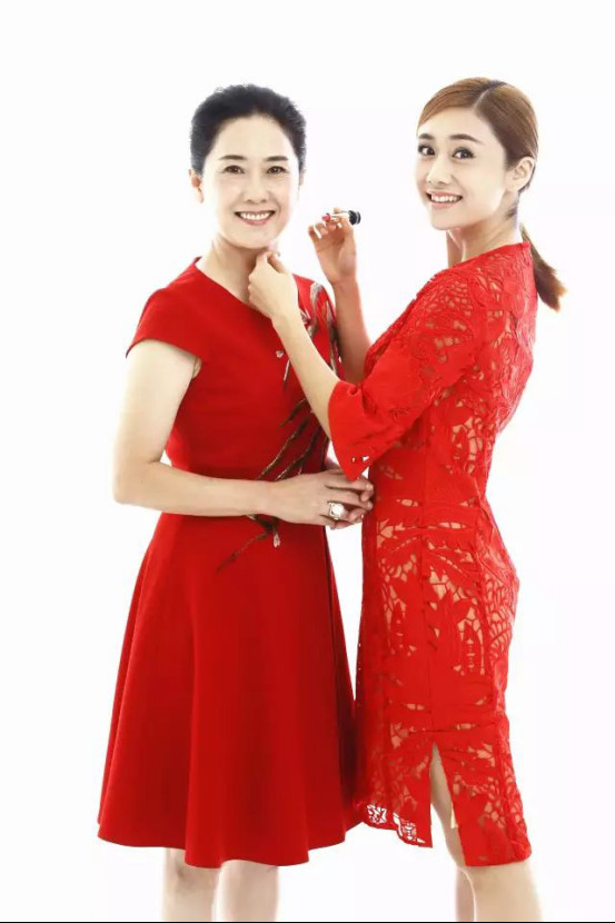 刘芸妈妈好年轻照片(刘芸的妈妈照片) 刘芸妈妈好年轻照片(刘芸的妈妈照片)