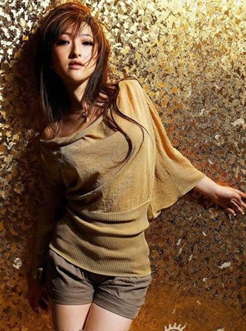 星光大道金美儿老公是谁？金美儿穿皮裤演唱