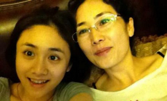 刘芸妈妈好年轻照片(刘芸的妈妈照片) 刘芸妈妈好年轻照片(刘芸的妈妈照片)