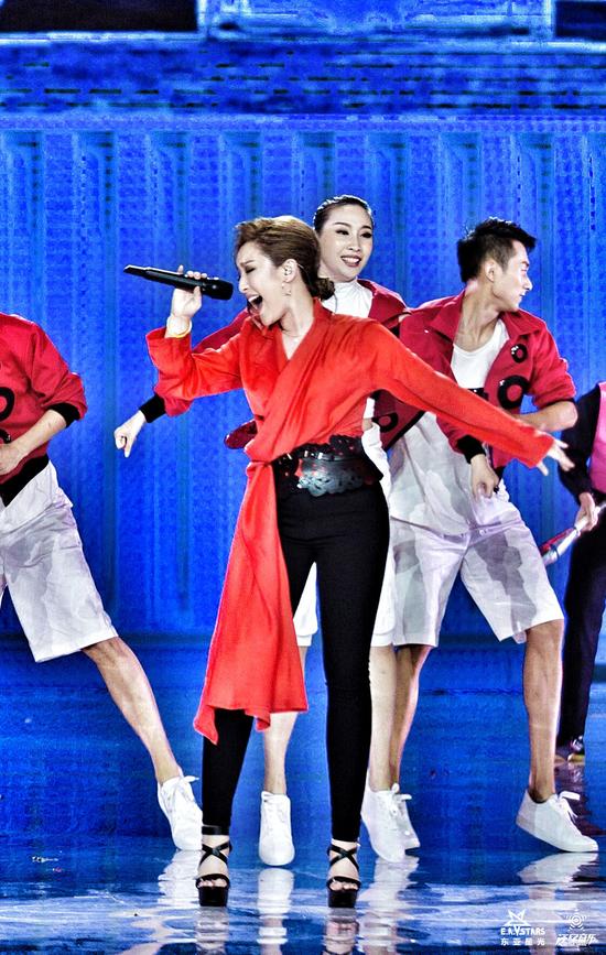 星光大道金美儿老公是谁？金美儿穿皮裤演唱