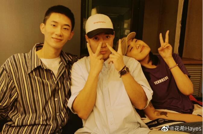 花希是哪个大学毕业的(花希和谁长得像)