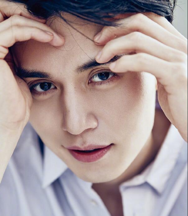 李栋旭眼睛太好看3层眼皮(李栋旭眼睛有做过吗)