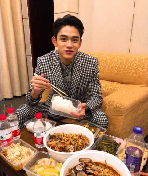 黄旭熙为什么叫卡卡？他和宋雨琦在一起了吗