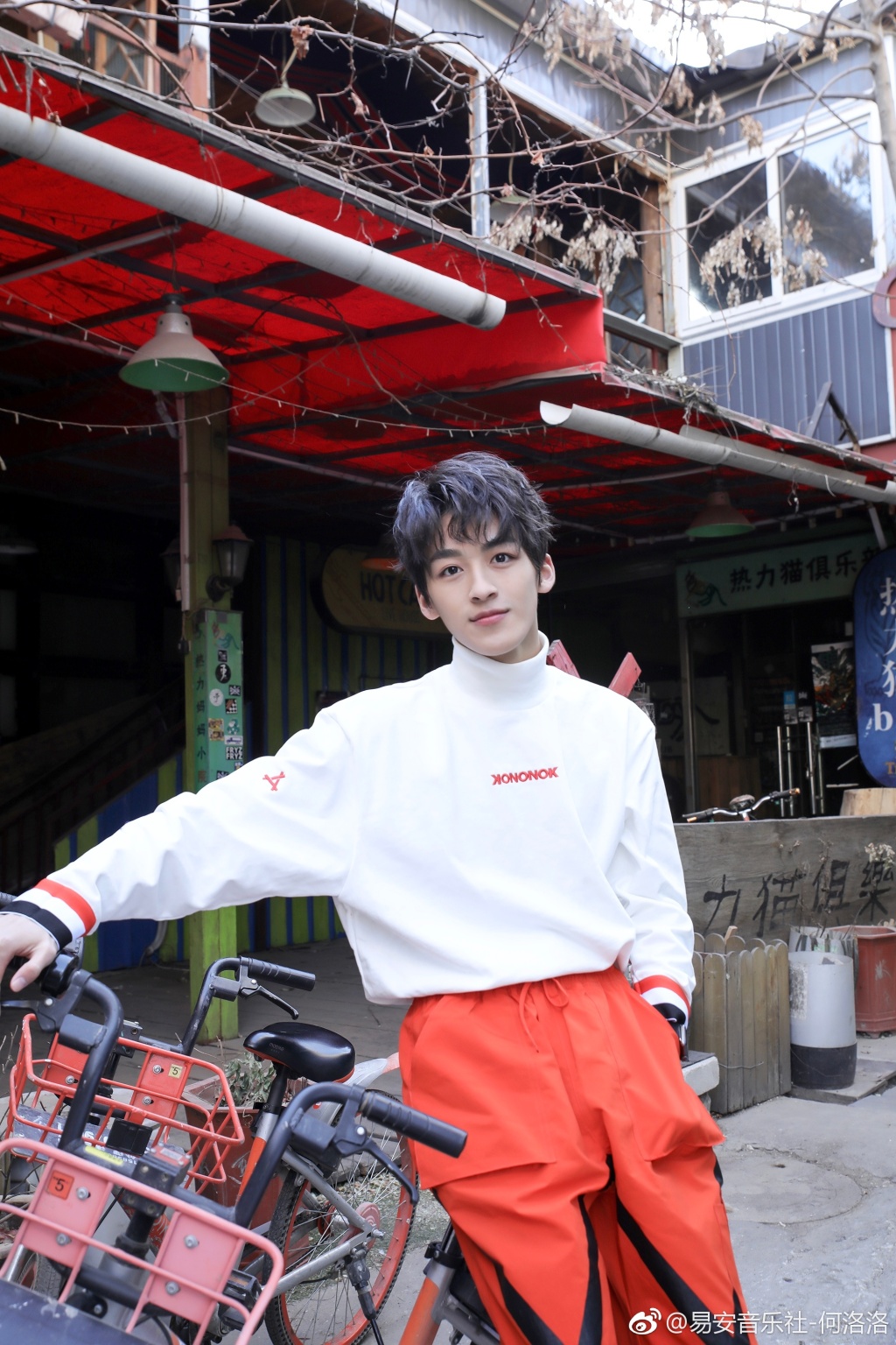 何洛洛家境优越是富二代吗(何洛洛家世)