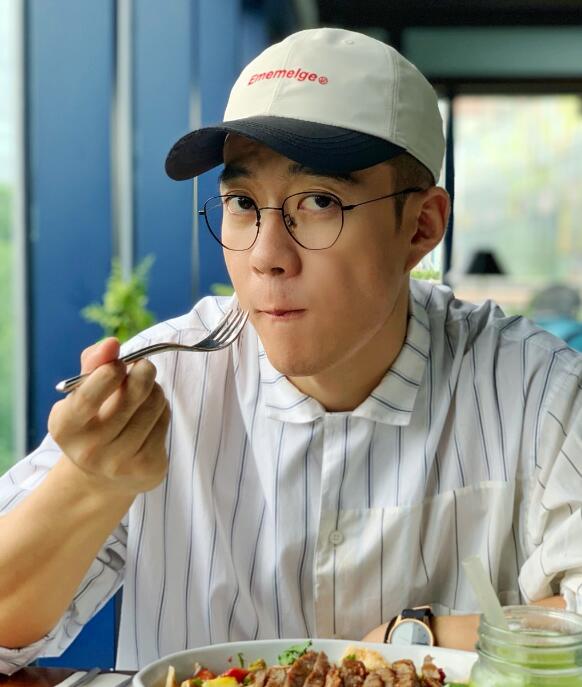 花希是哪个大学毕业的(花希和谁长得像)