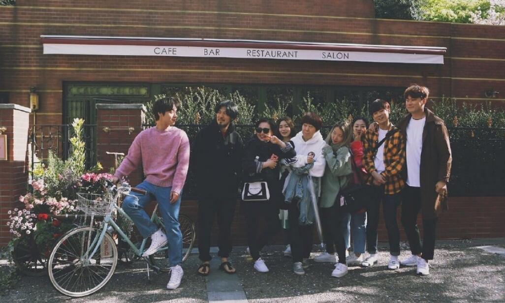 朴志训喜欢什么样的女生(朴志训喜欢什么颜色)