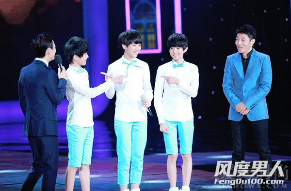 为什么王俊凯总摸裤裆?为什么王俊凯总是穿 为什么王俊凯总摸裤裆?为什么王俊凯总是穿