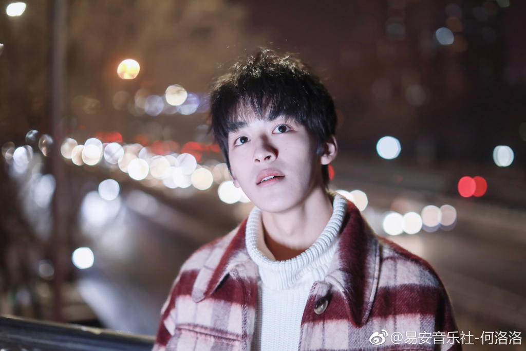 何洛洛家境优越是富二代吗(何洛洛家世)