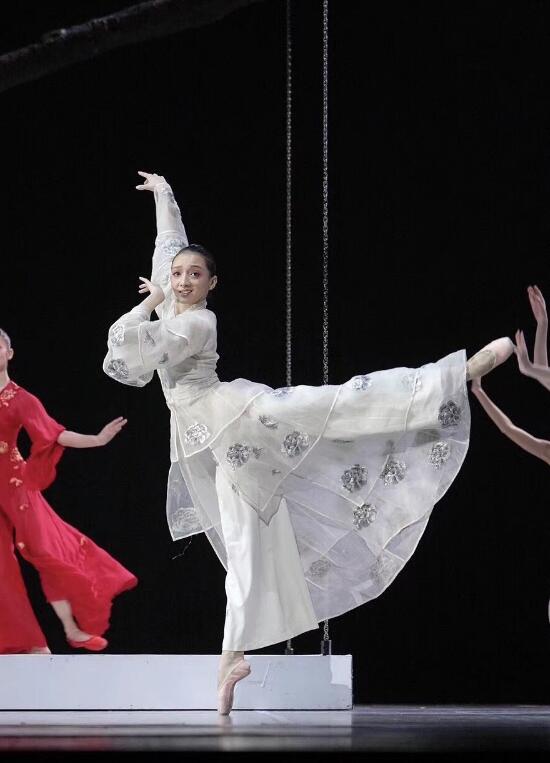 曹舒慈脸上好多痘疤图