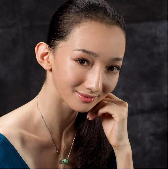 曹舒慈脸上好多痘疤图