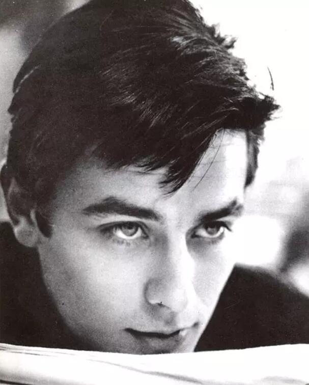 阿兰德龙的晚年图片(阿兰德龙的一生)