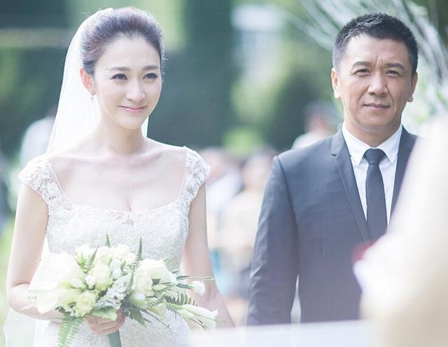 李小冉丈夫徐佳宁照片(徐佳宁怎么敢娶李小冉?李小冉照片) 李小冉丈夫徐佳宁照片(徐佳宁怎么敢娶李小冉?李小冉照片)