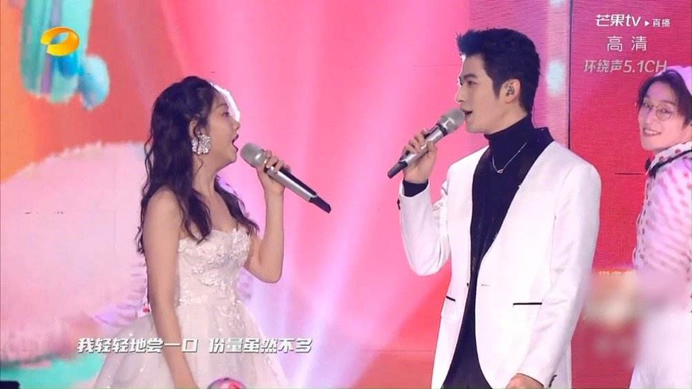 陈学冬谭松韵舞台上找戒指(陈学冬的戒指)