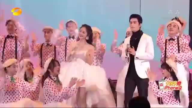 陈学冬谭松韵舞台上找戒指(陈学冬的戒指)