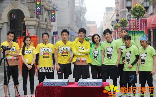 王宝强孩子是亲生的吗?王宝强真实身高学历(王宝强有亲生的么)