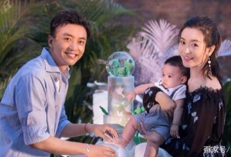 李晟被闺蜜姜尘曝光和李佳航婚变(李晟和李佳航什么时候在一起的)