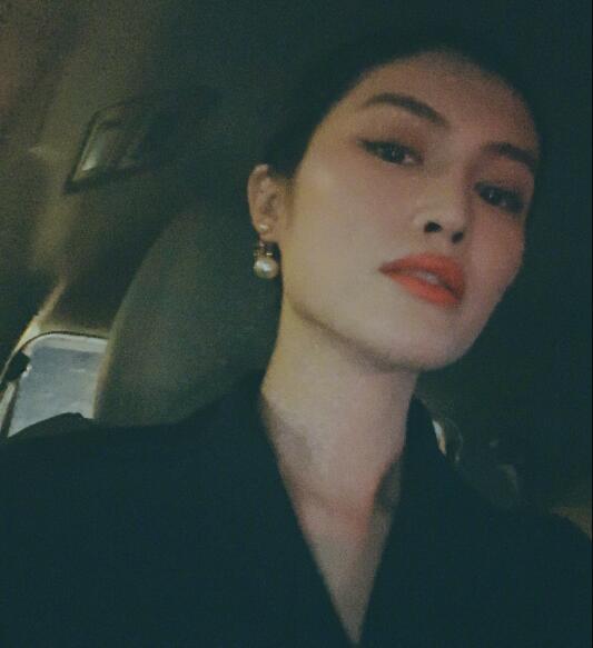 何穗为什么叫美黑、维密亲闺女 何穗为什么叫美黑、维密亲闺女