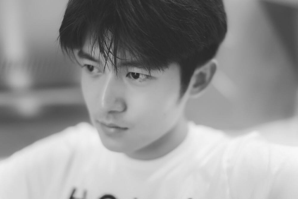 佟梦实的女朋友是王鹤润吗？佟梦实和佟大为