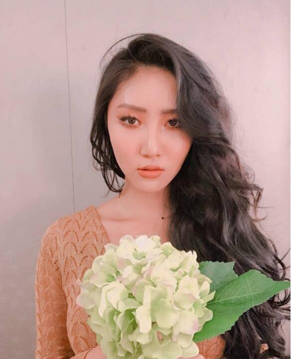 华沙mamamoo为啥叫黑金(韩国mamamoo成员华沙) 华沙mamamoo为啥叫黑金(韩国mamamoo成员华沙)